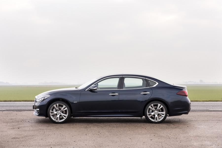  Infiniti Q70 S 2015 года  (UK) (фото 11 из 21)